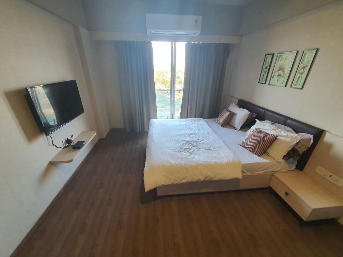 Weekend Address Managed By P.C Homes Surat Zewnętrze zdjęcie