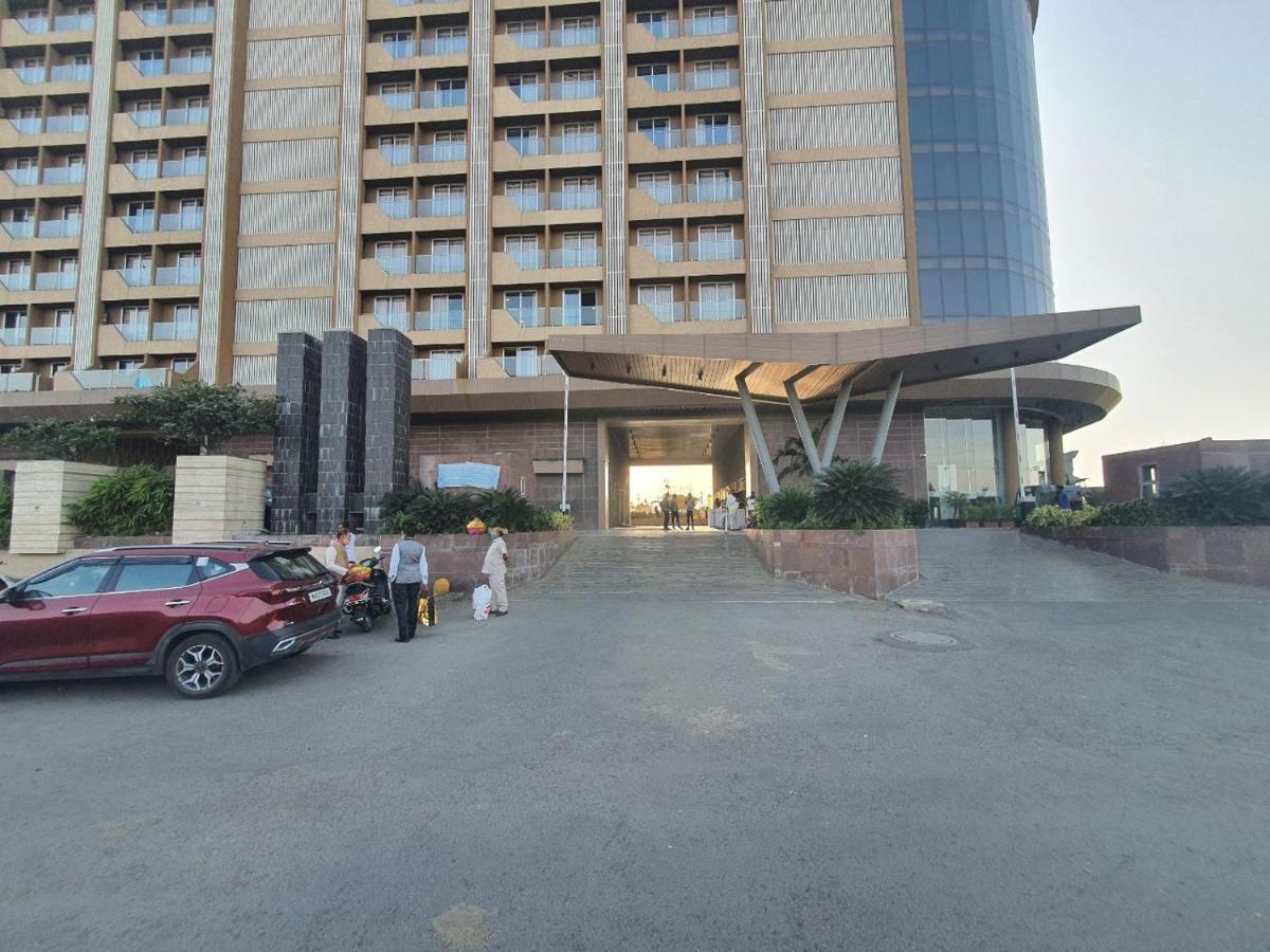 Weekend Address Managed By P.C Homes Surat Zewnętrze zdjęcie